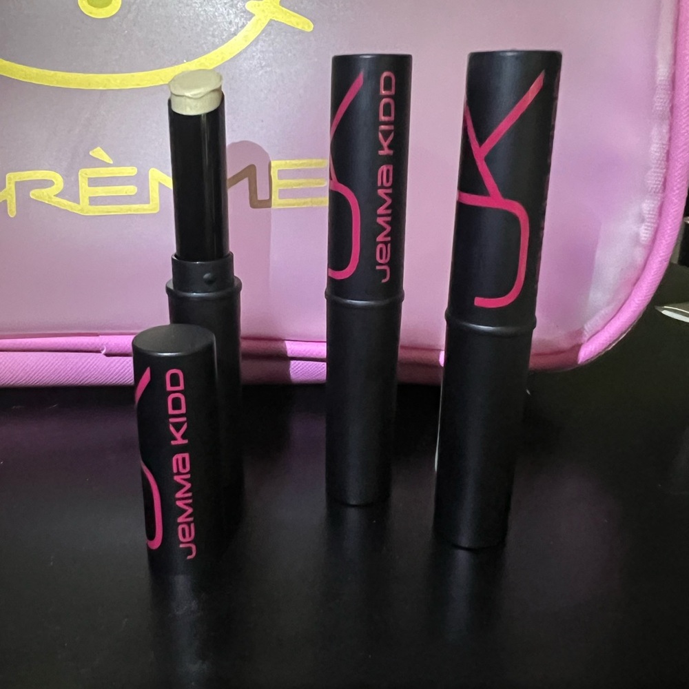 Cream Concealer Stick - Black and Cream